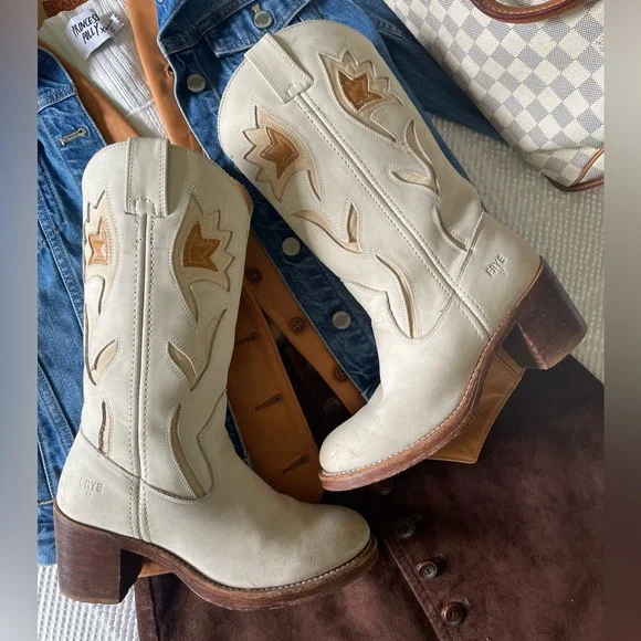 FRYE | Sabrina White Flower Campus Boots - Picture 2 of 4